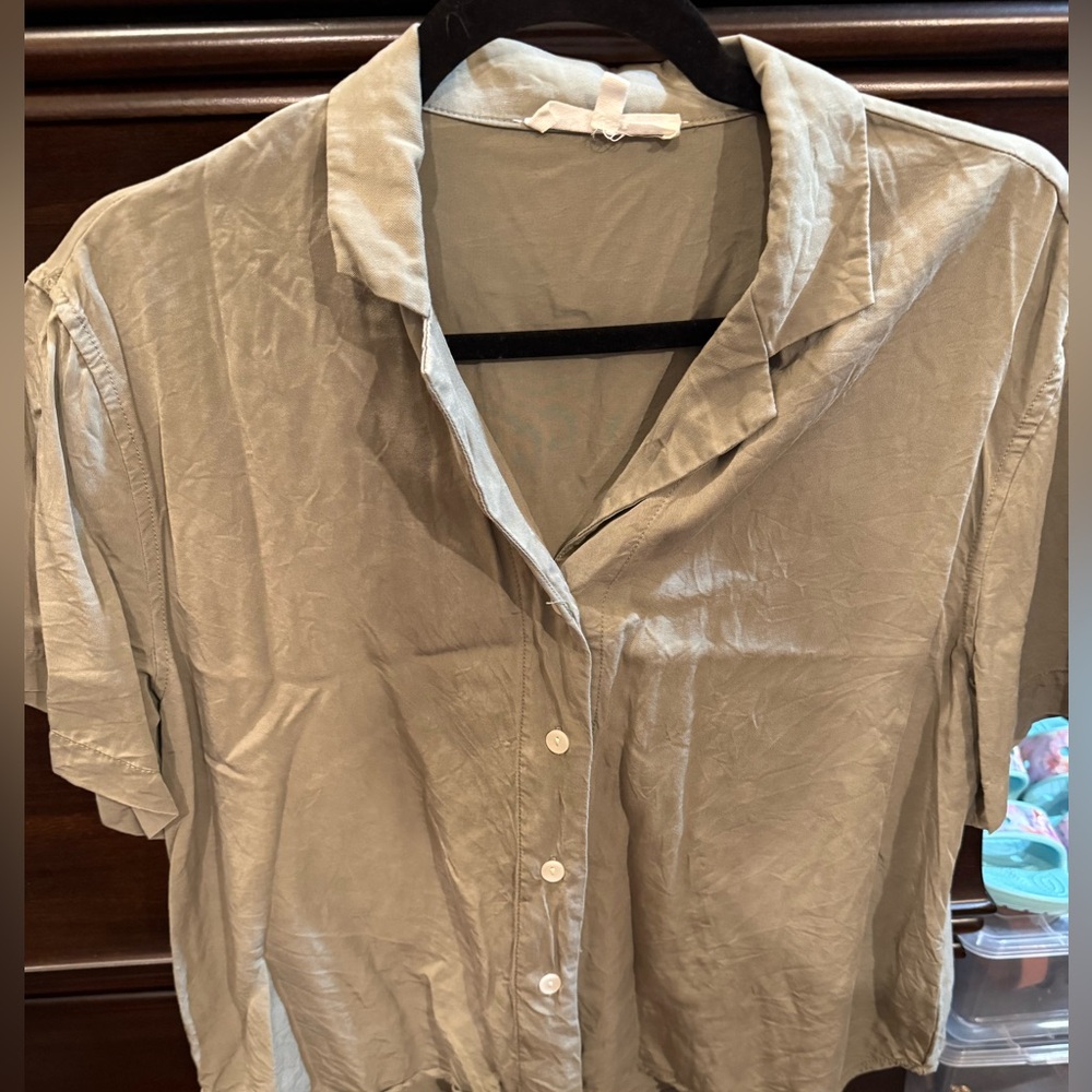 Preowned semi cropped button up